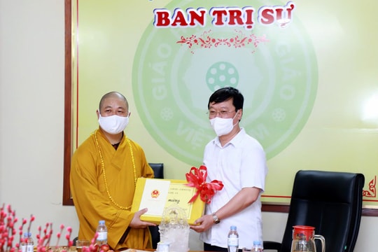Video: Chủ tịch UBND tỉnh chúc mừng Ban trị sự Giáo hội Phật giáo Nghệ An nhân Đại lễ Phật đản