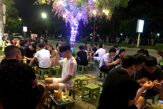 TP. Vinh: Nhiều quán cà phê, giải khát đông nghẹt người giữa mùa dịch