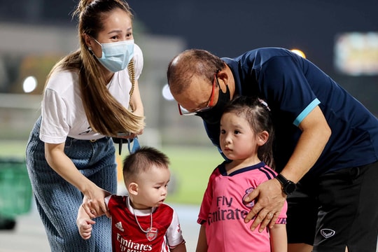 HLV Park gây sốc cho CĐV Việt Nam tại Dubai; Tiến Linh được AFC đánh giá cao nhất