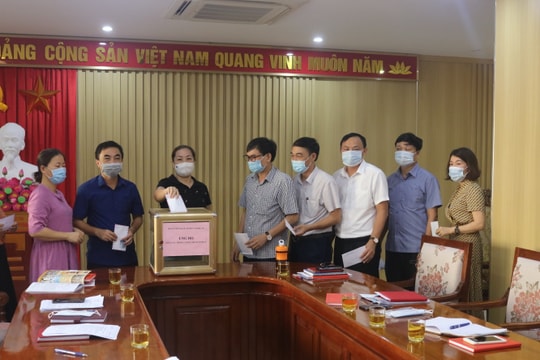 Ban Tuyên giáo Tỉnh ủy quyên góp ủng hộ Quỹ phòng, chống dịch Covid-19