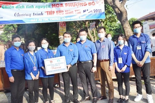 Gần 1.000 tình nguyện viên tiếp sức mùa thi 2021 ở Nghệ An