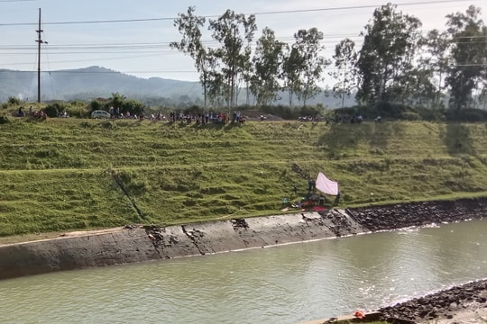 Tìm thấy thi thể nam sinh học lớp 11 đuối nước trên Sông Đào