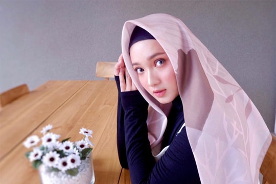 Nhan sắc vợ cầu thủ Indonesia khiến tuyển Thái 'ôm hận'