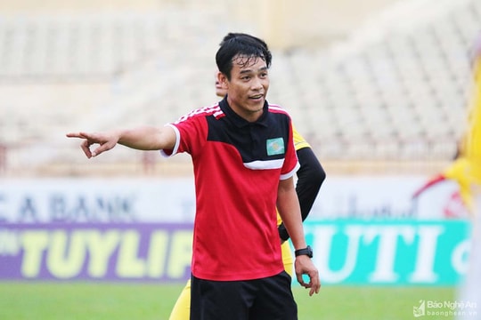 Thấy gì từ bộ tứ HLV của SLNA thời tái cấu trúc?