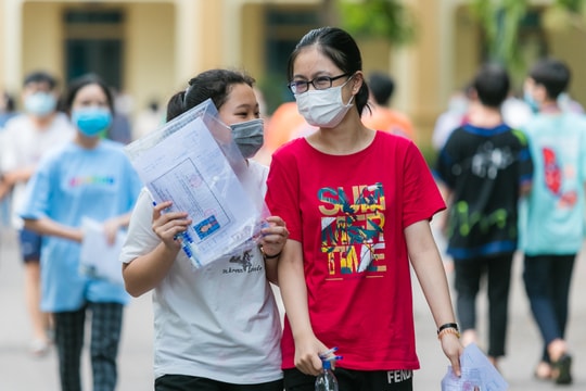 Đề thi chuyên 'dễ thở', thí sinh thoải mái sau khi hoàn thành kỳ thi vào lớp 10
