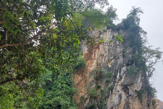 Nghệ An: Dân nơm nớp lo dưới lèn đá Na Bàng