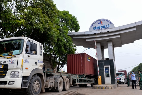 Nghệ An: Vững vàng 'tấm chắn' phòng dịch nơi cảng biển