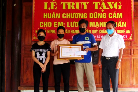 Chủ tịch nước truy tặng Huân chương dũng cảm cho học sinh cứu bạn bị đuối nước