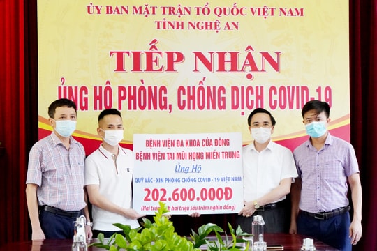 Bệnh viện ĐK Cửa Đông và Tai mũi họng Miền Trung ủng hộ Quỹ phòng chống Covid-19 hơn 200 triệu đồng 