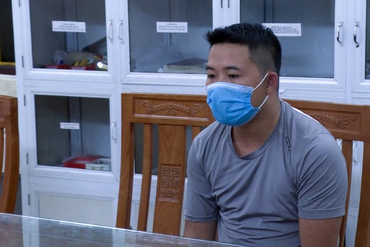 Bắt giữ kẻ uống rượu, không đeo khẩu trang còn tấn công cảnh sát ở chốt kiểm dịch