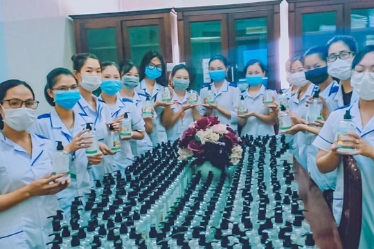 Hơn 1.000 sinh viên, giảng viên Y khoa Vinh viết đơn tình nguyện tham gia phòng, chống dịch Covid-19
