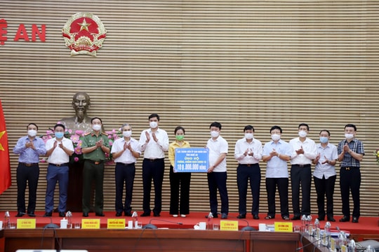 Các thành viên UBND tỉnh ủng hộ 108 triệu đồng vào Quỹ phòng, chống Covid-19 tỉnh