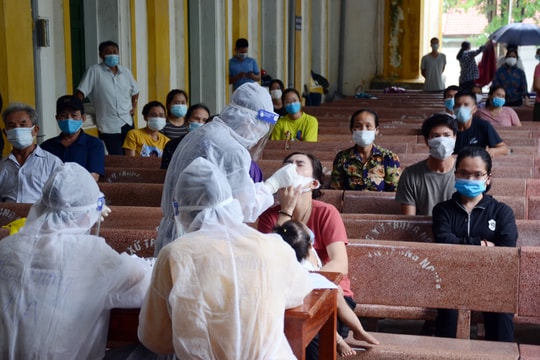 Hình ảnh mới nhất về 52 chiến sĩ tình nguyện Nghệ An chi viện Hà Tĩnh ở tâm dịch Lộc Hà