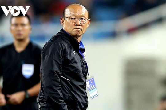 ĐT Việt Nam vươn lên xếp hạng 90 FIFA; Eriksen đổ gục giữa trận Đan Mạch - Phần Lan