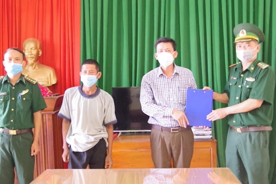 Bộ đội biên phòng Nghệ An cứu sống ngư dân gặp bão trôi dạt trên biển