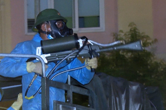 Video: Điều xe chuyên dụng phun khử khuẩn Bệnh viện HNĐK Nghệ An, nơi điều trị bệnh nhân Covid-19