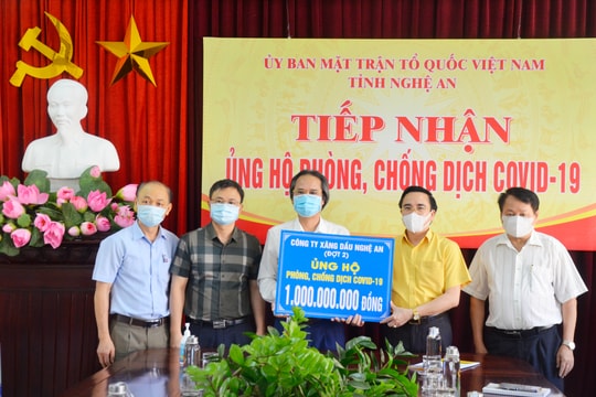 Nghệ An: Nhiều tập thể, cá nhân tiếp tục ủng hộ phòng, chống dịch Covid-19