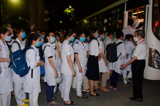 Trường Đại học Y khoa Vinh xuất quân hỗ trợ phòng, chống dịch Covid -19 tại Diễn Châu