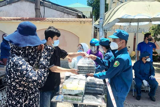 12h tại chốt phòng dịch đường Nguyễn Duy Trinh, TP Vinh