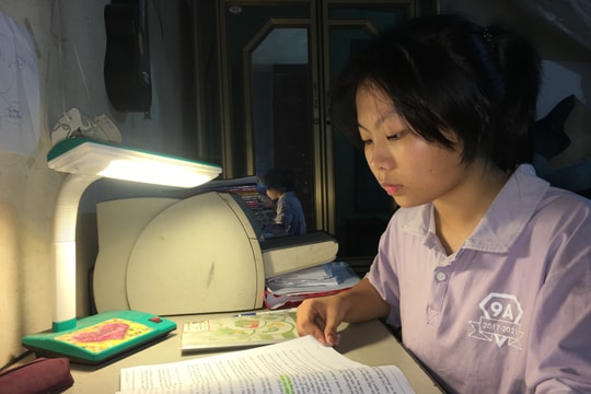 Thủ khoa môn Văn trường Phan 'nghiện' sách, báo, mê ghi ta