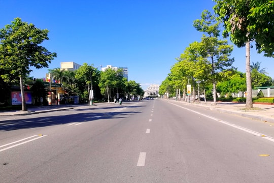 Thành Vinh vắng lặng trong ngày đầu thực hiện Chỉ thị 16