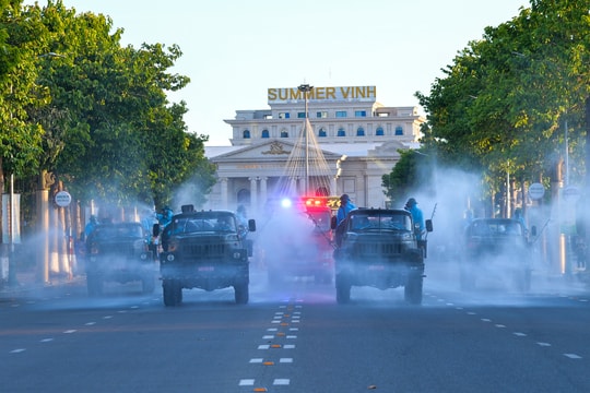 Nghệ An tiến hành phun khử khuẩn toàn bộ thành phố Vinh