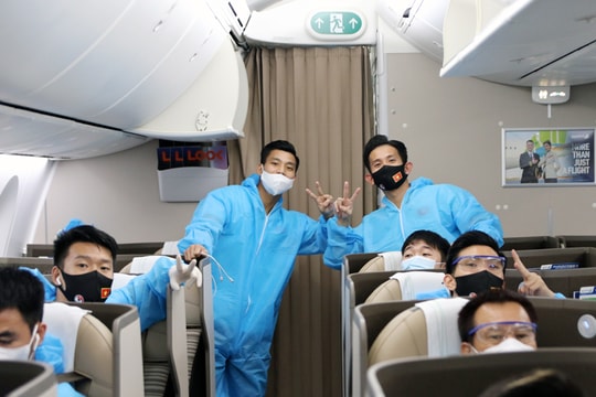 Thầy trò HLV Park Hang Seo nhận tin vui từ phòng cách ly