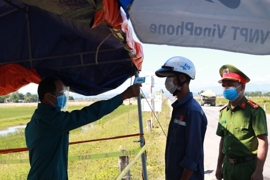 'Lá chắn' ở các chốt chống dịch Covid
