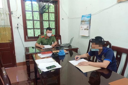 Triệu tập hai thanh niên đăng bài, bình luận sai về tình hình dịch Covid-19