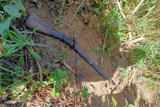 Nghệ An: Phát hiện người đàn ông tử vong bên khẩu súng săn