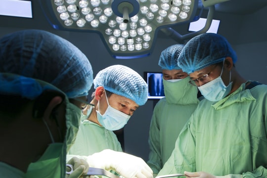 Phẫu thuật cùng ‘Bàn tay vàng nội soi và thay khớp’ tại Bệnh viện Quốc tế Vinh