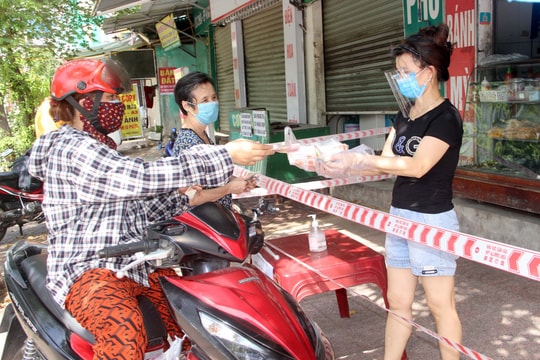 TP Vinh: Nhiều cửa hàng thiết yếu tự 'phong tỏa' để phòng dịch