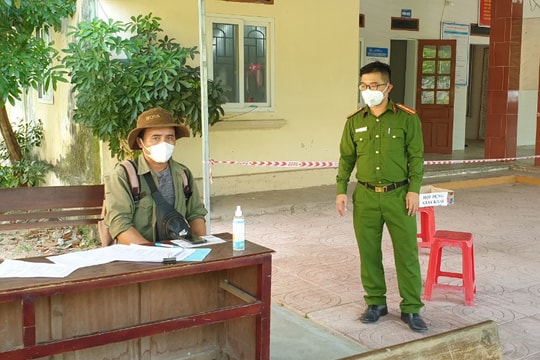 Xử phạt 1 trường hợp vượt chốt vào xã Nghi Ân (TP Vinh)