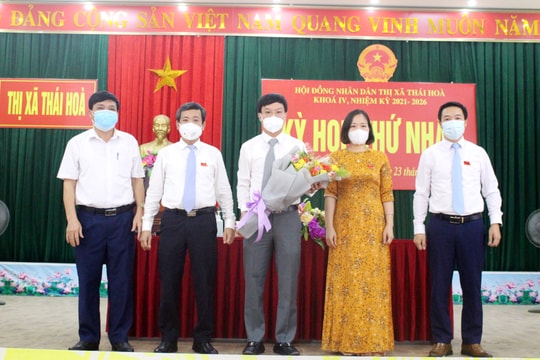 Bầu các chức danh lãnh đạo HĐND, UBND thị xã Thái Hòa, nhiệm kỳ 2021-2026
