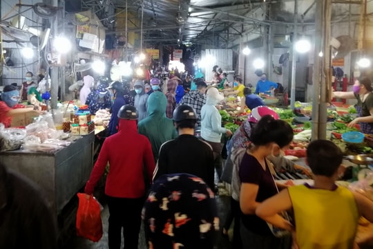 Có ca nhiễm Covid-19 đầu tiên trên địa bàn, chợ ở phường Bến Thủy (TP Vinh) đông 'đột biến'!
