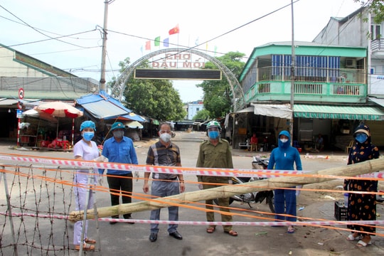 Tạm dừng hoạt động, xét nghiệm tiểu thương chợ đầu mối hoa quả và đình Tây Chợ Vinh để phòng dịch 