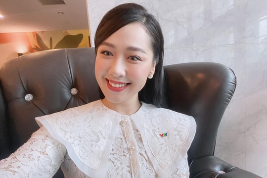 Nhan sắc mê đắm của mỹ nhân VTV vừa được triệu phú người Nghệ cầu hôn trên máy bay