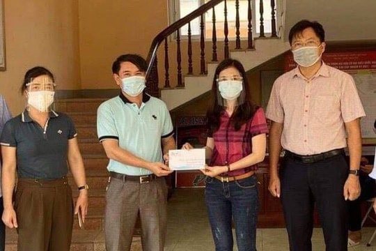Nhóm Niềm tin trao 20 triệu đồng hỗ trợ gia đình đang cách ly ở xã Hưng Hòa  ​