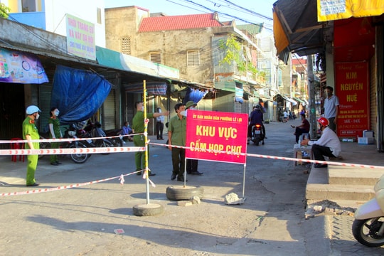 Dừng hoạt động, lấy mẫu xét nghiệm toàn bộ tiểu thương chợ Ga Vinh
