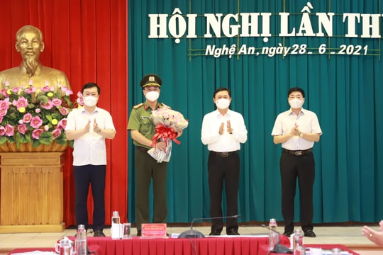 Công bố Quyết định của Ban Bí thư chỉ định Đại tá Phạm Thế Tùng tham gia BCH, BTV Tỉnh ủy Nghệ An