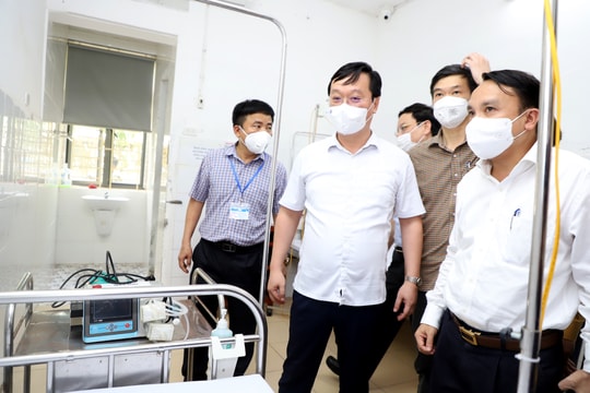 Chủ tịch UBND tỉnh Nguyễn Đức Trung thăm, kiểm tra tại các đơn vị tuyến đầu phòng, chống dịch 