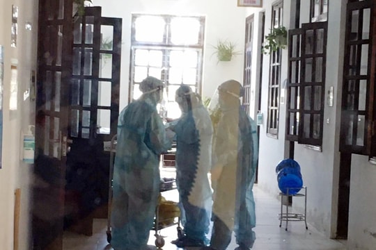 Xúc động hình ảnh những y, bác sĩ ở Bệnh viện dã chiến số 1 Nghệ An