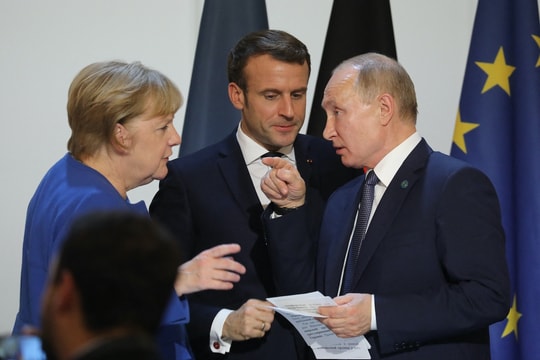 Pháp và Đức tính toán lại quan hệ với Nga, tăng cường sự độc lập với Mỹ?