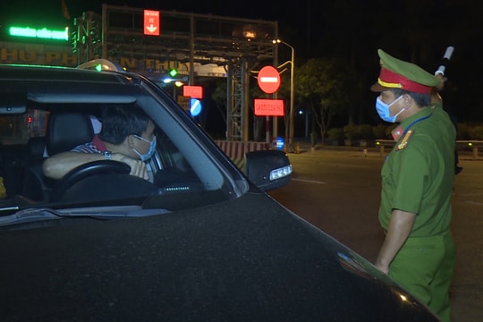 2 tuần căng mình làm 'lá chắn' phòng dịch tại các chốt cửa ngõ thành Vinh