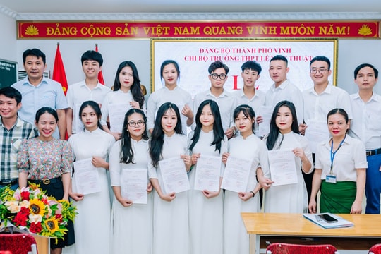 Gieo ‘hạt giống đỏ’ từ các trường THPT - vẫn còn nhiều băn khoăn