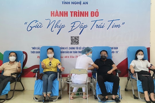 Nhiều cơ quan, đơn vị hiến máu cứu người trong mùa dịch Covid-19