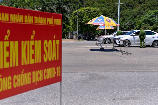 TP Vinh vẫn tạm dừng hoạt động thể dục nơi công cộng; shipper phải xét nghiệm y tế hàng tuần