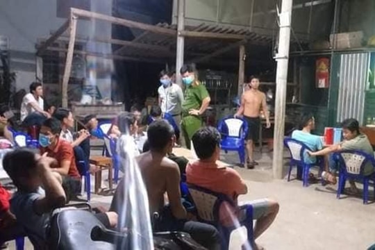 Ập vào quán cháo lòng bắt ổ cá độ bóng đá