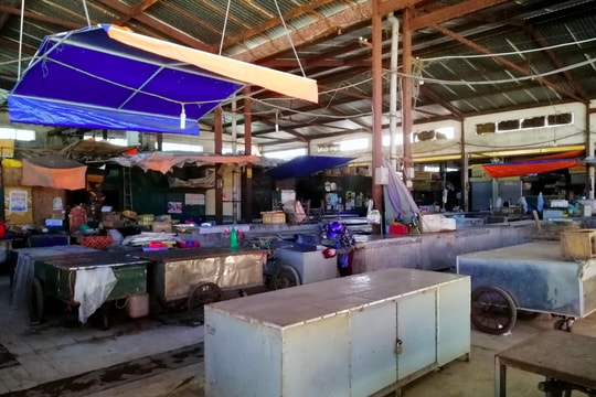 Thành phố Vinh: Nhiều tiểu thương vẫn đóng ki ốt dù chợ được mở cửa trở lại