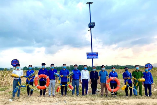 Độc đáo hệ thống cảnh báo đuối nước 'chạy' bằng năng lượng mặt trời 